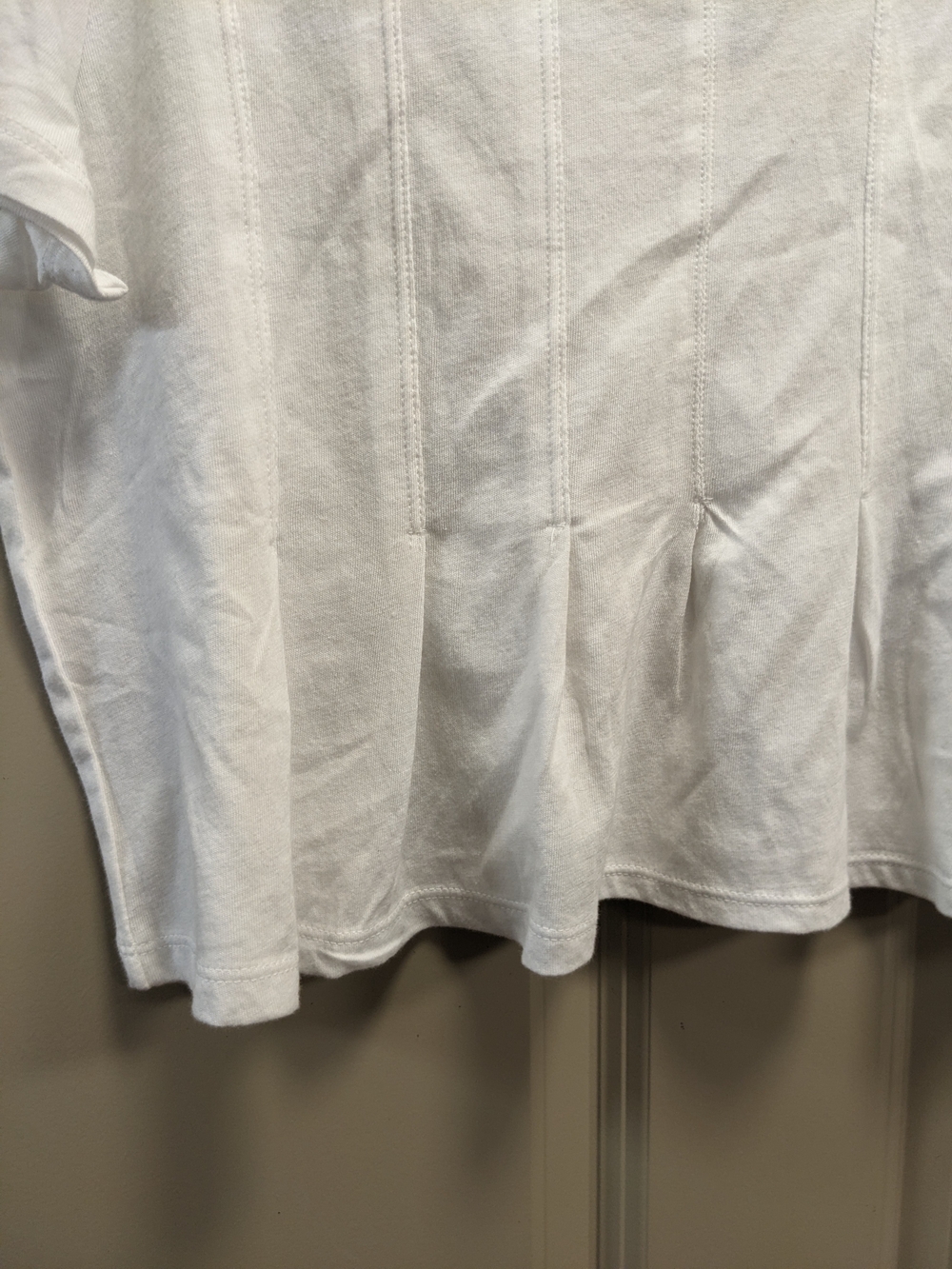 Scoop White Pleated Short Sleeve Crop Top- Size XS (0-2) - Picture 5 of 10